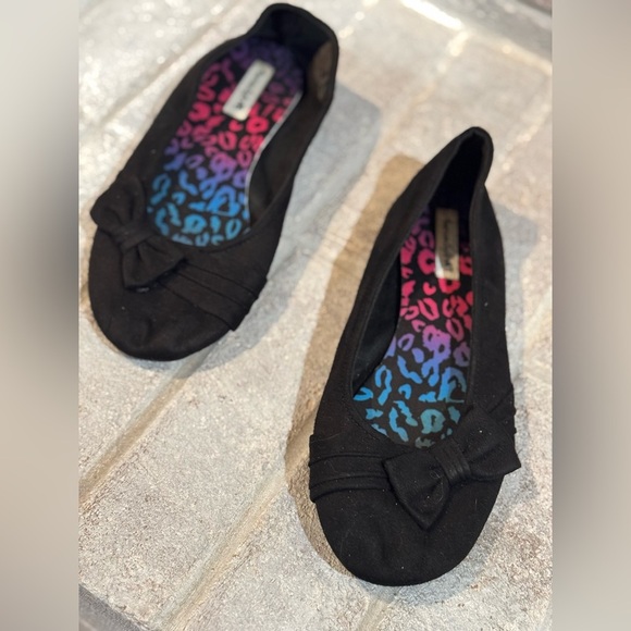 Flats​ - Picture 3 of 6